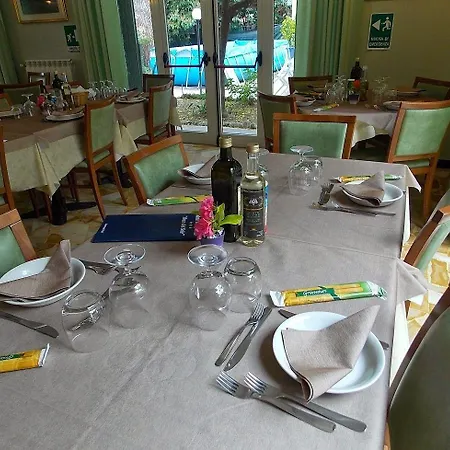 ホテル Arco Del Sole 3*