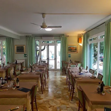 Arco Del Sole 酒店 拉瓦尼亚