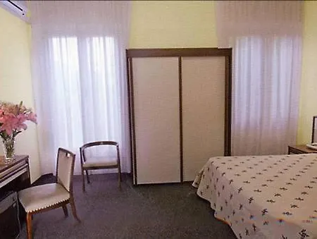 Arco Del Sole 拉瓦尼亚